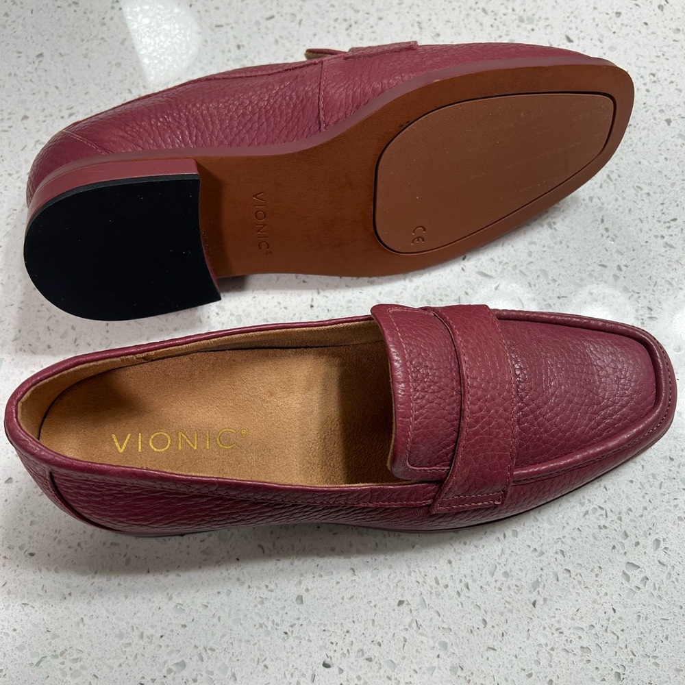 Vionic Loafers in Shiraz tumbled leather size 6
